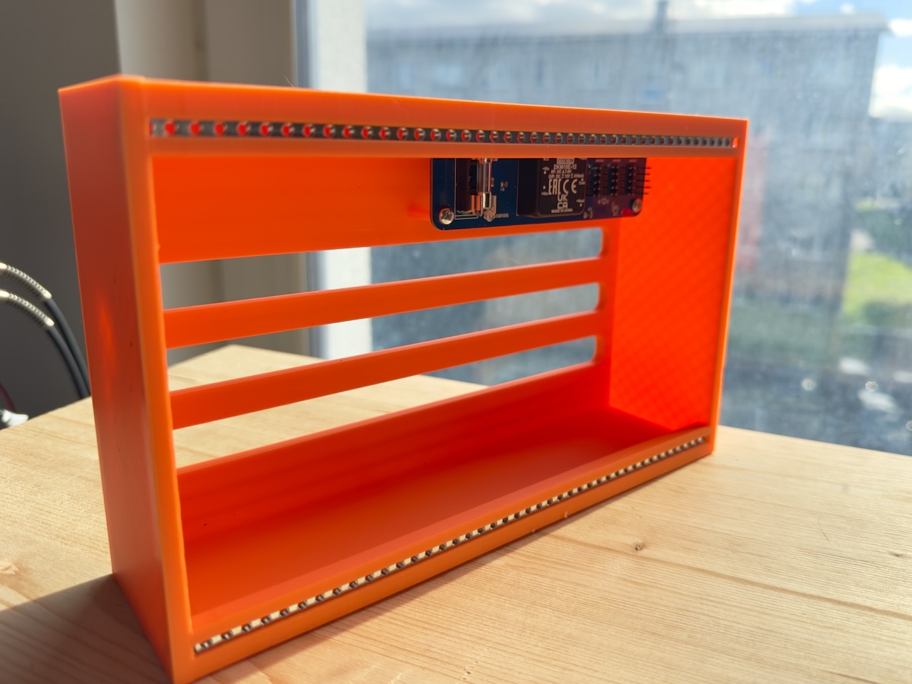 3D-printed powered Eurorack case